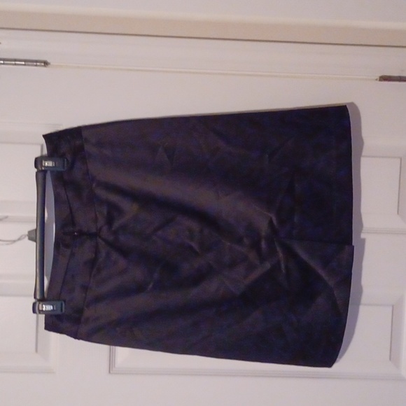 💙🌺The Limited Black Satin Skirt - Picture 7 of 10